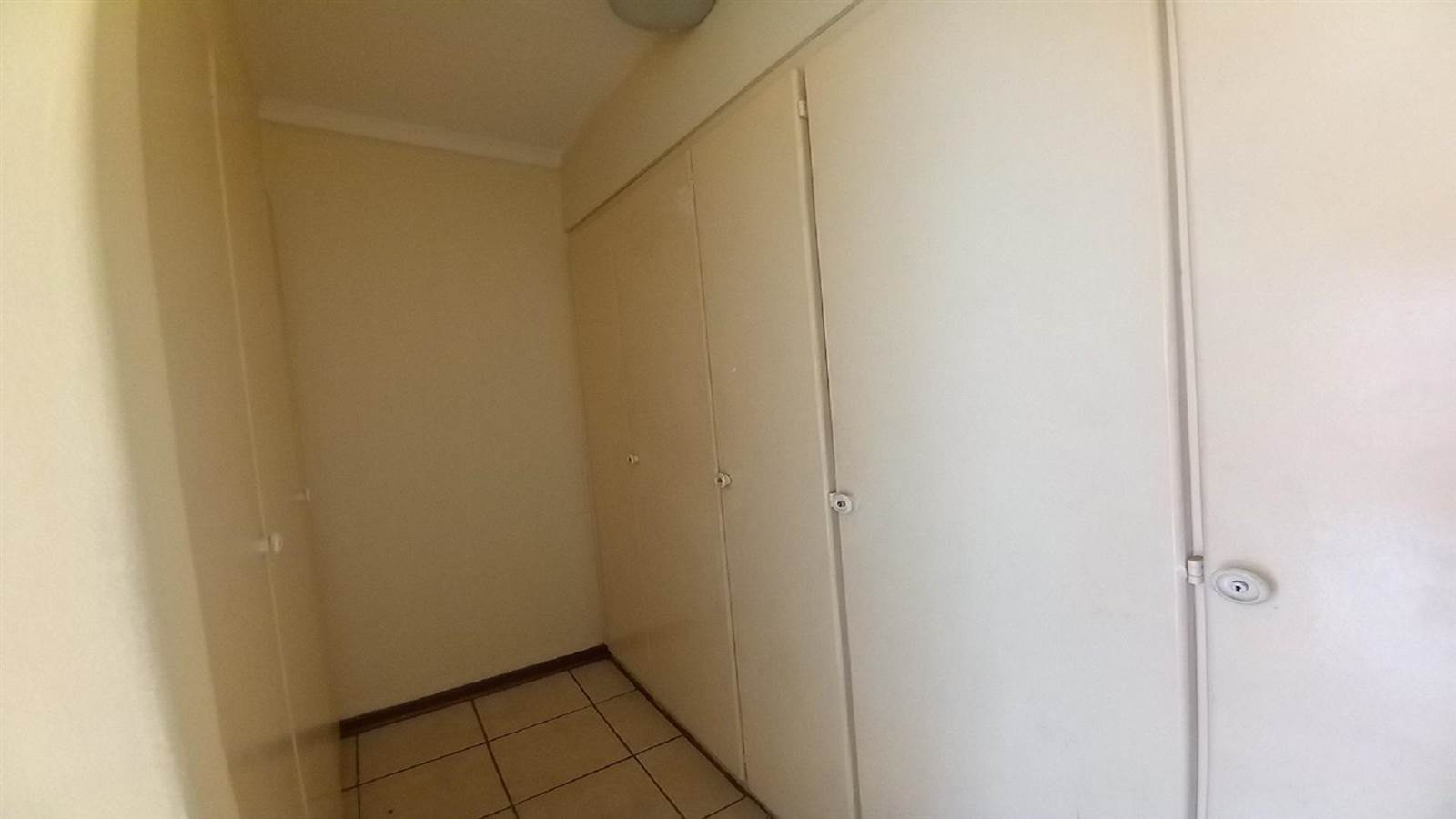 2 Bed Apartment in Bronkhorstspruit photo number 14