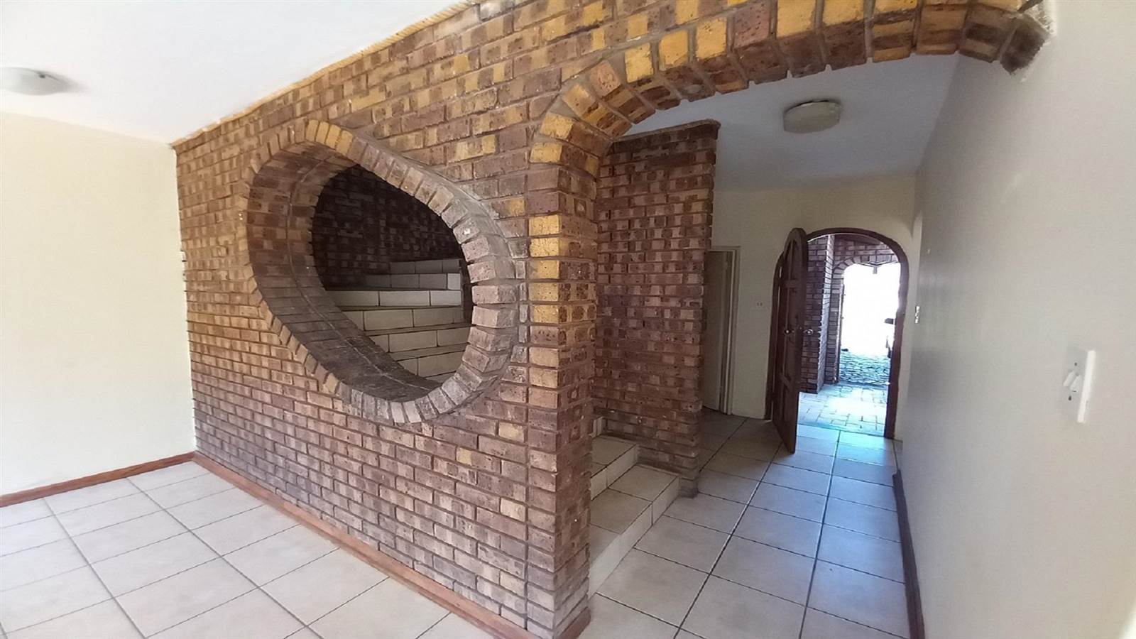 2 Bed Apartment in Bronkhorstspruit photo number 6