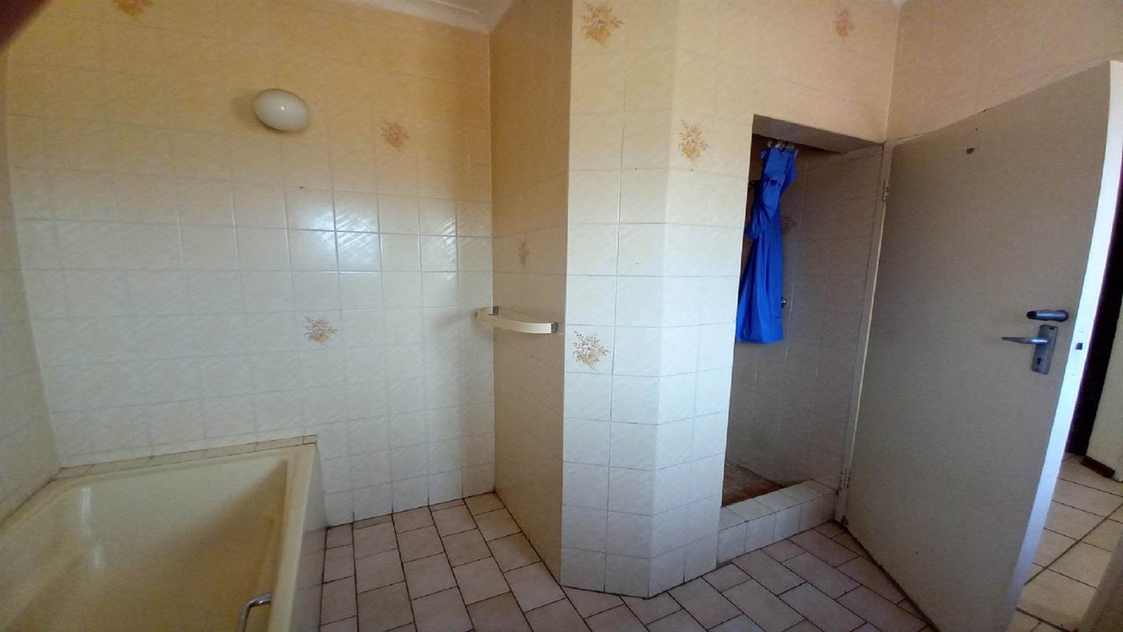 2 Bed Apartment in Bronkhorstspruit photo number 13