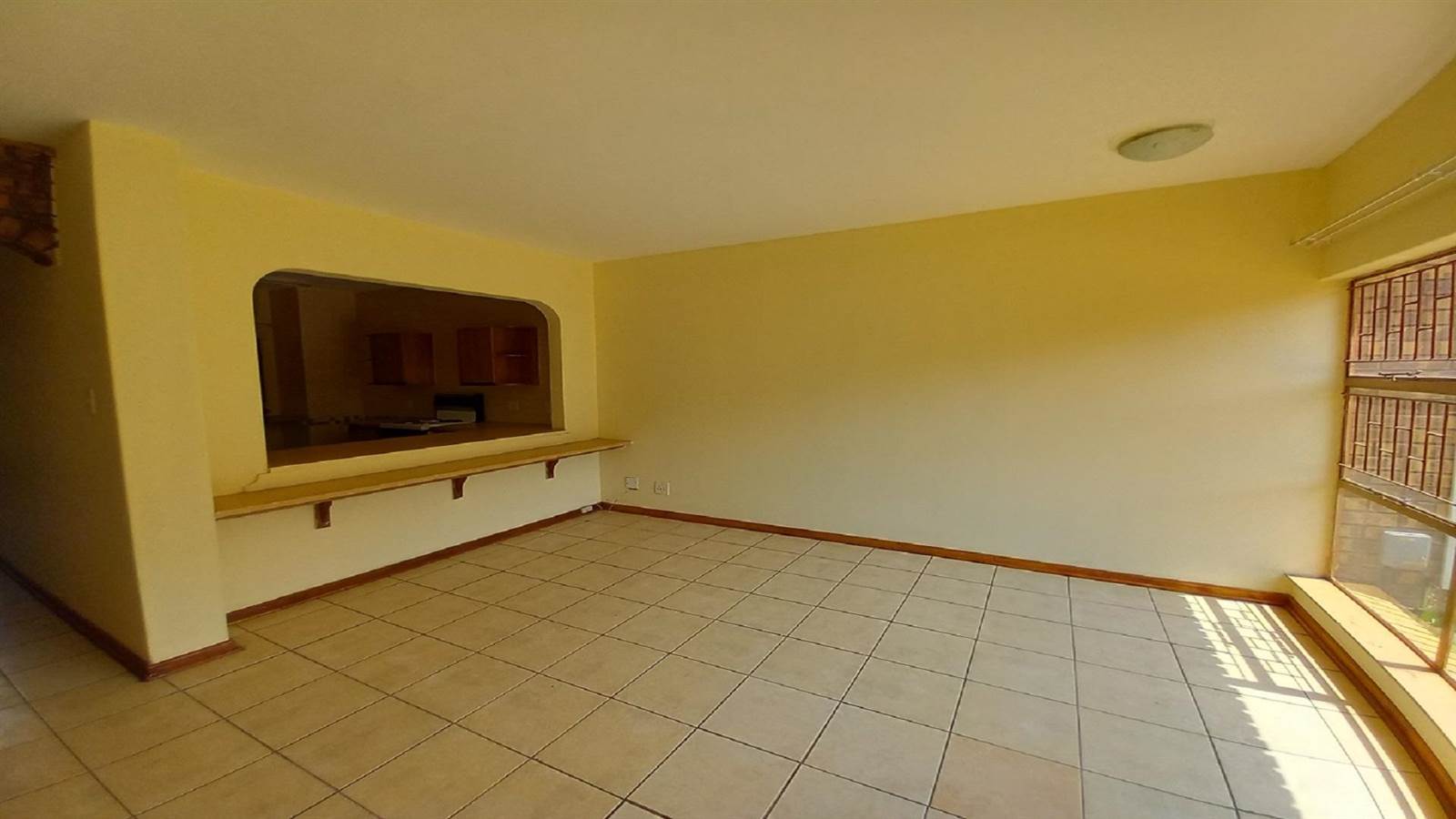 2 Bed Apartment in Bronkhorstspruit photo number 4