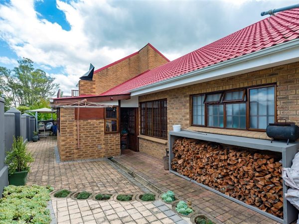5 Bed House in King George Park