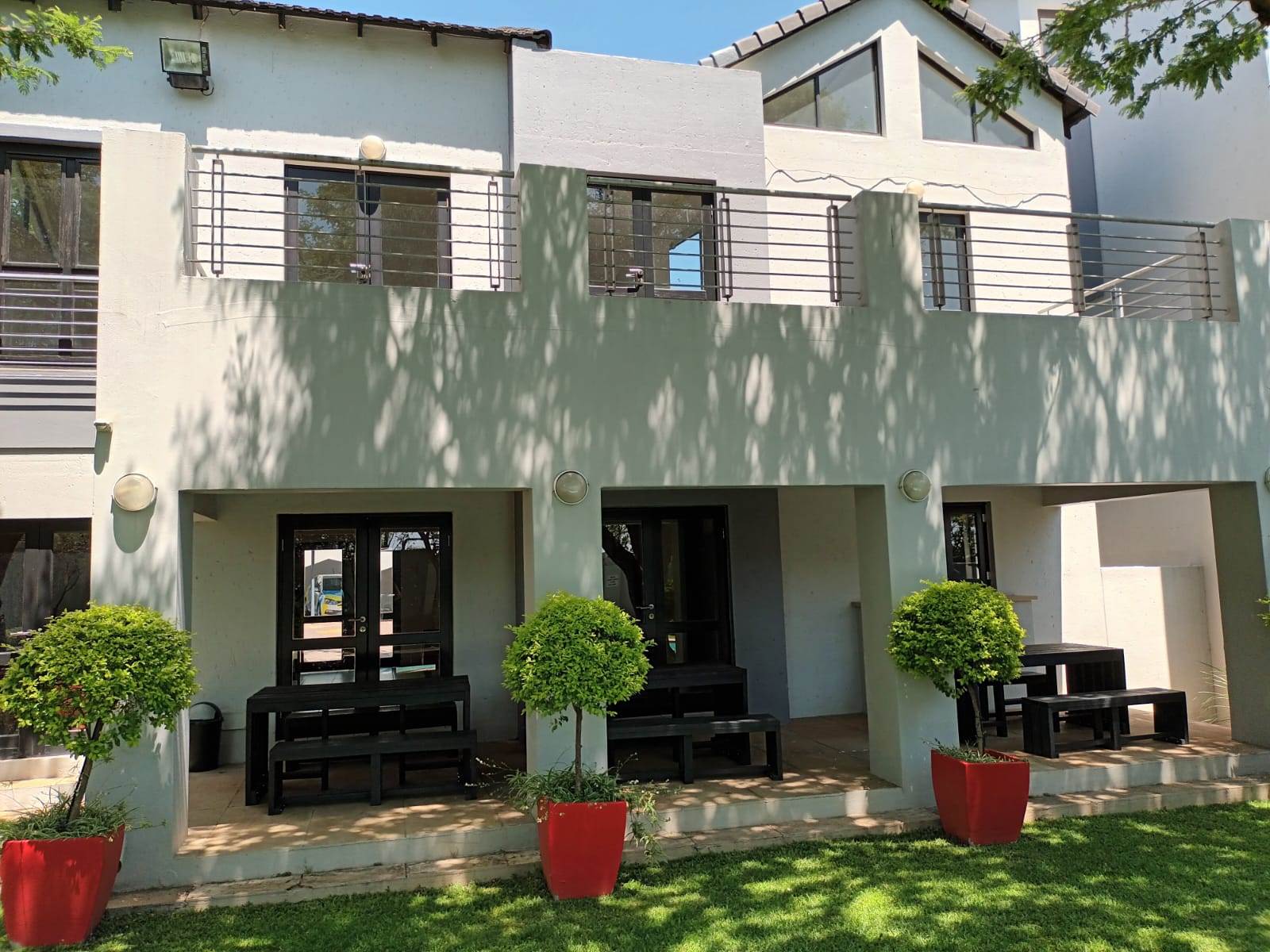2 Bed Apartment in Douglasdale photo number 1