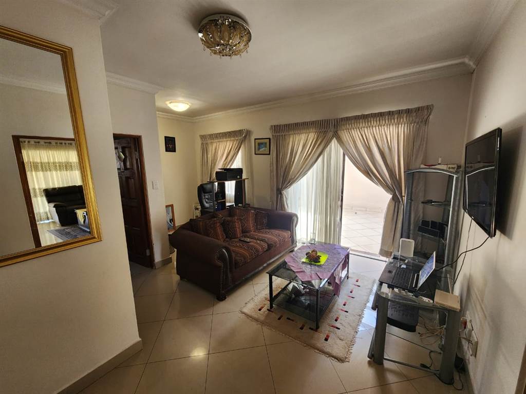 3 Bed House in Zambezi Country Estate photo number 10