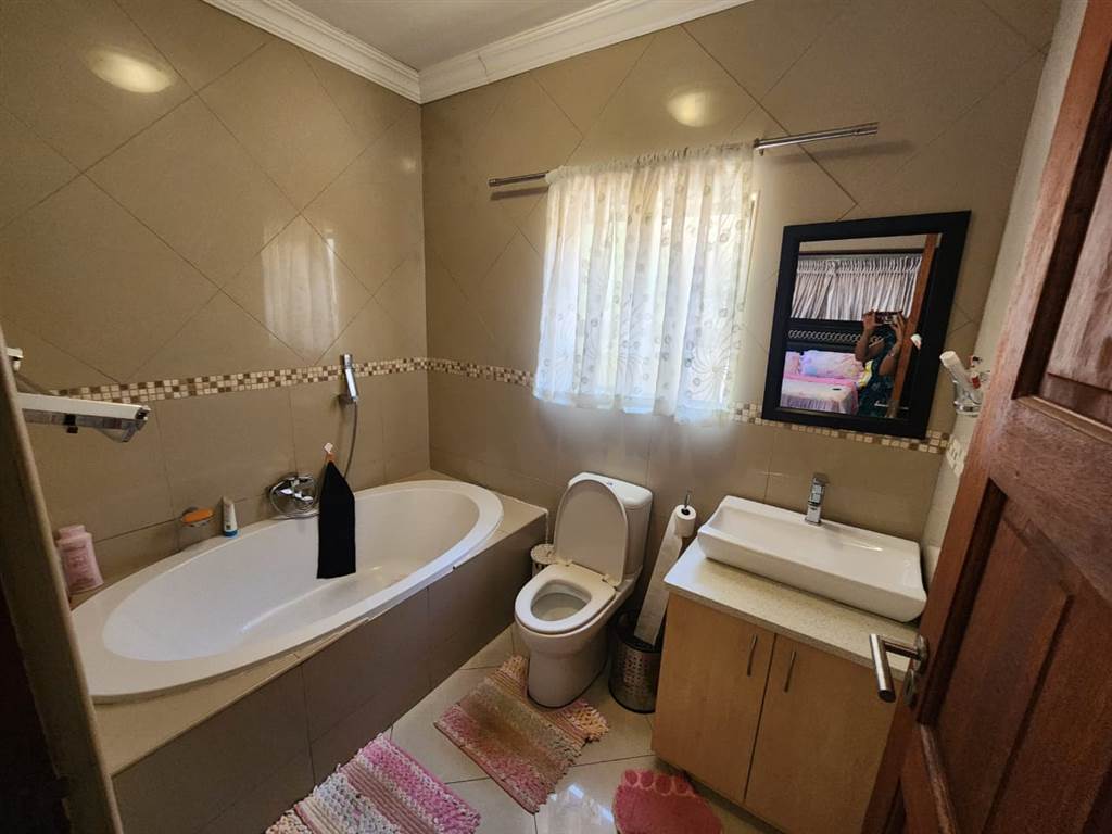 3 Bed House in Zambezi Country Estate photo number 19