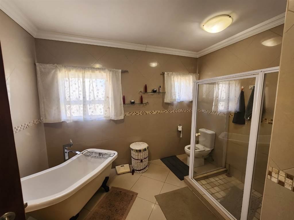 3 Bed House in Zambezi Country Estate photo number 15