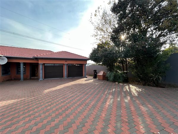 5 Bedroom House 5 Bedroom House