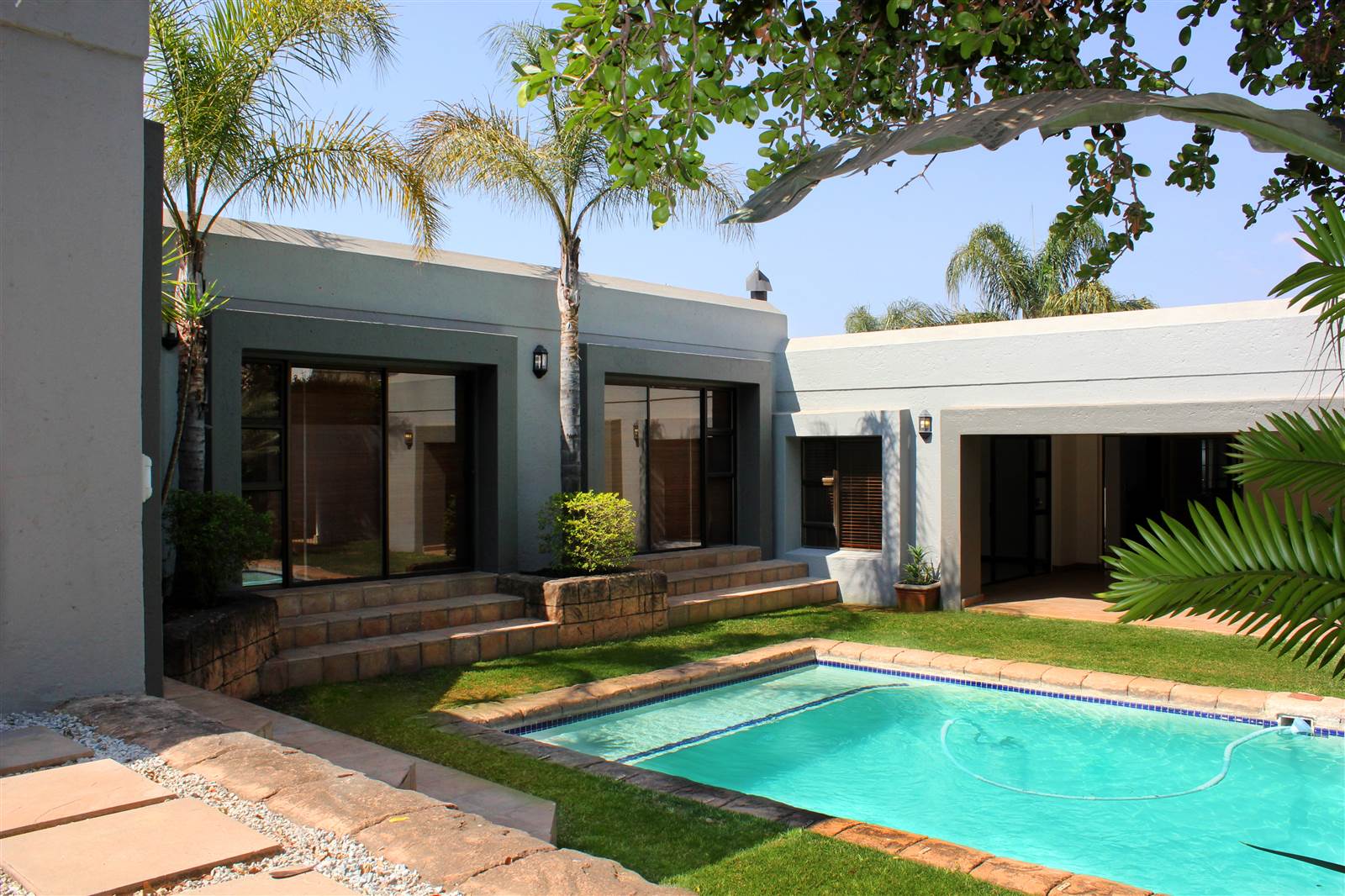 4 Bed House in Kyalami Estate photo number 2