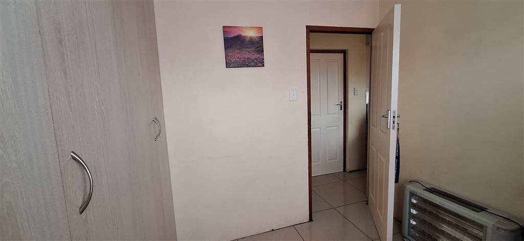 3 Bed House in Mpophomeni photo number 19