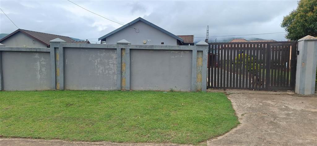 3 Bed House in Mpophomeni photo number 5