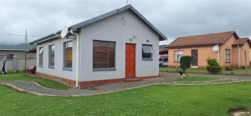 3 Bed House in Mpophomeni photo number 2