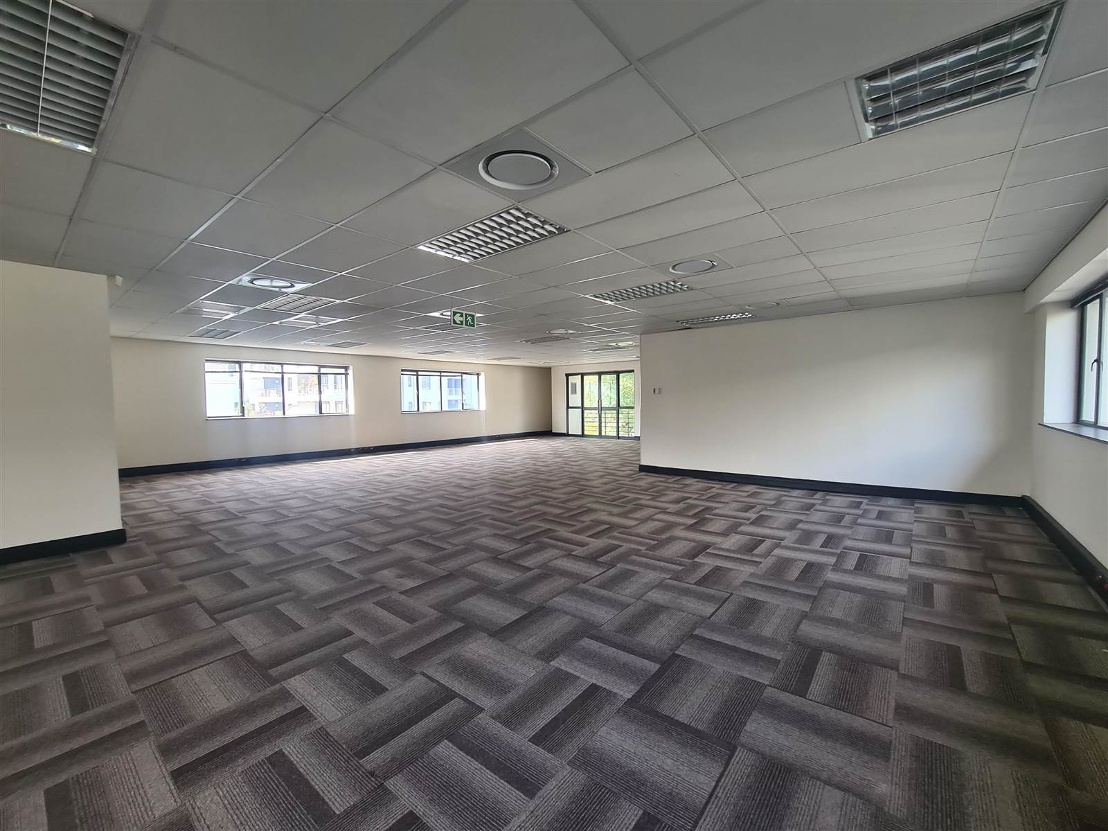 593.61  m² Commercial space in Bryanston photo number 8