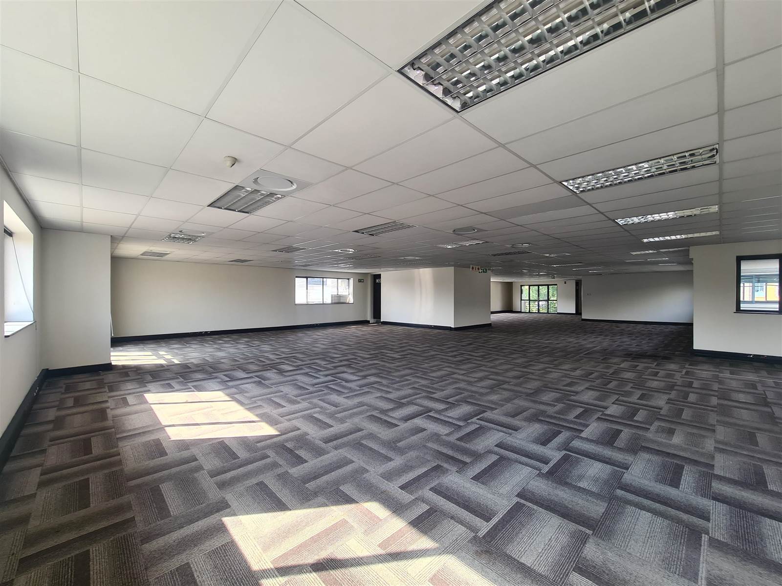 593.61  m² Commercial space in Bryanston photo number 4