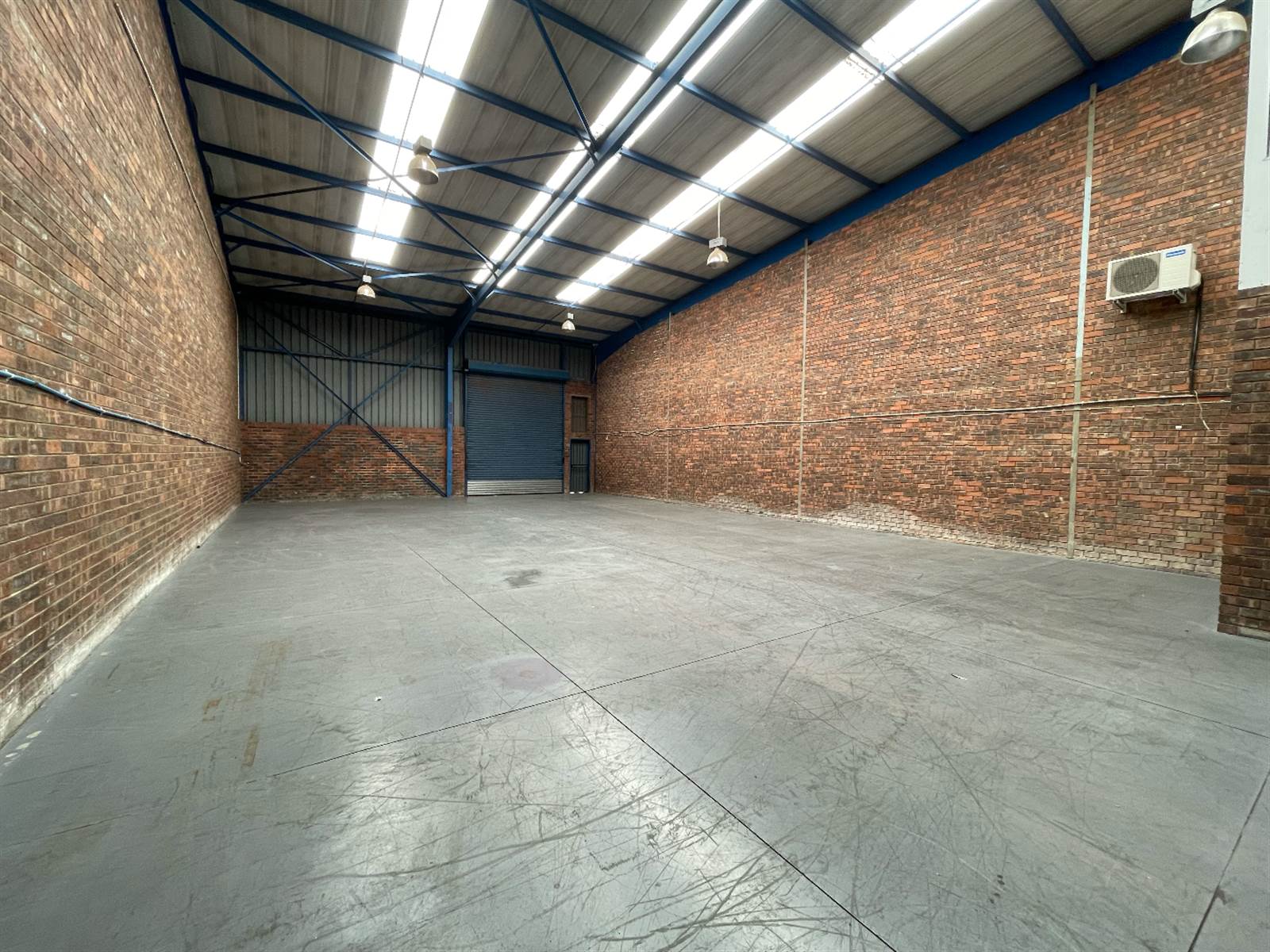 396  m² Commercial space in Eastgate photo number 1