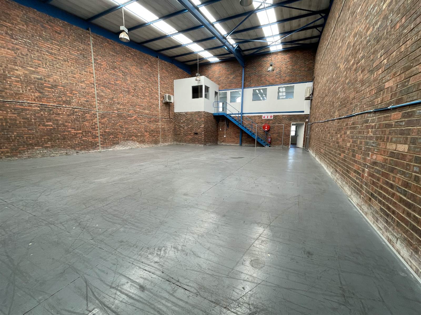 396  m² Commercial space in Eastgate photo number 2