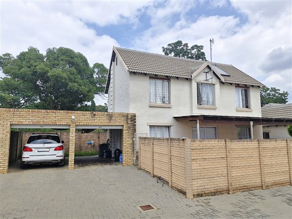 3 Bedroom Townhouse 3 Bedroom Townhouse