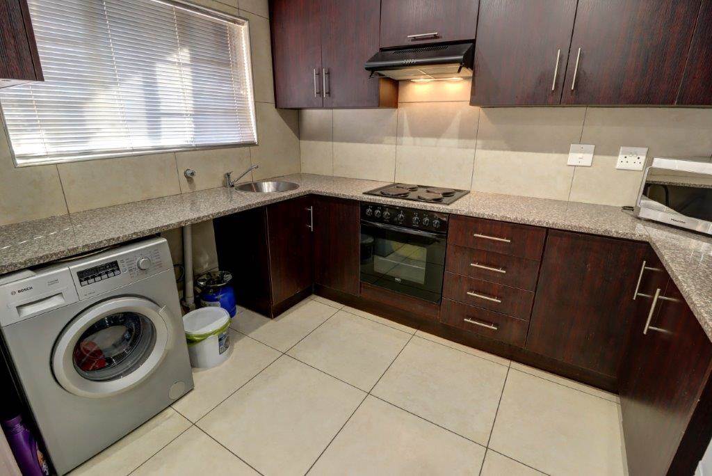 2 Bed Townhouse in Wapadrand photo number 10