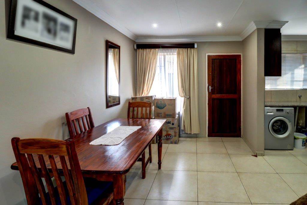 2 Bed Townhouse in Wapadrand photo number 7