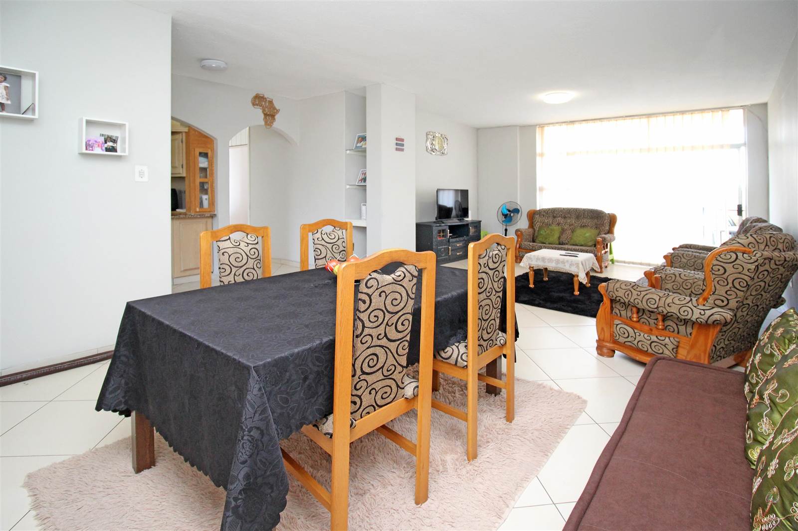 3 Bed Apartment in Bramley photo number 7