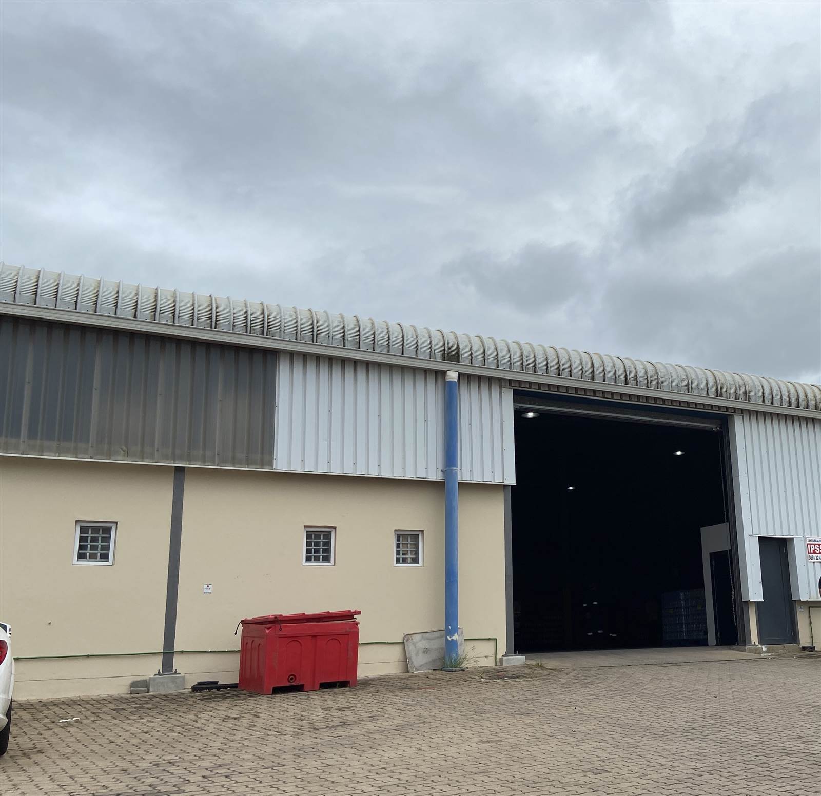 950  m² Industrial space in Shakas Head photo number 3