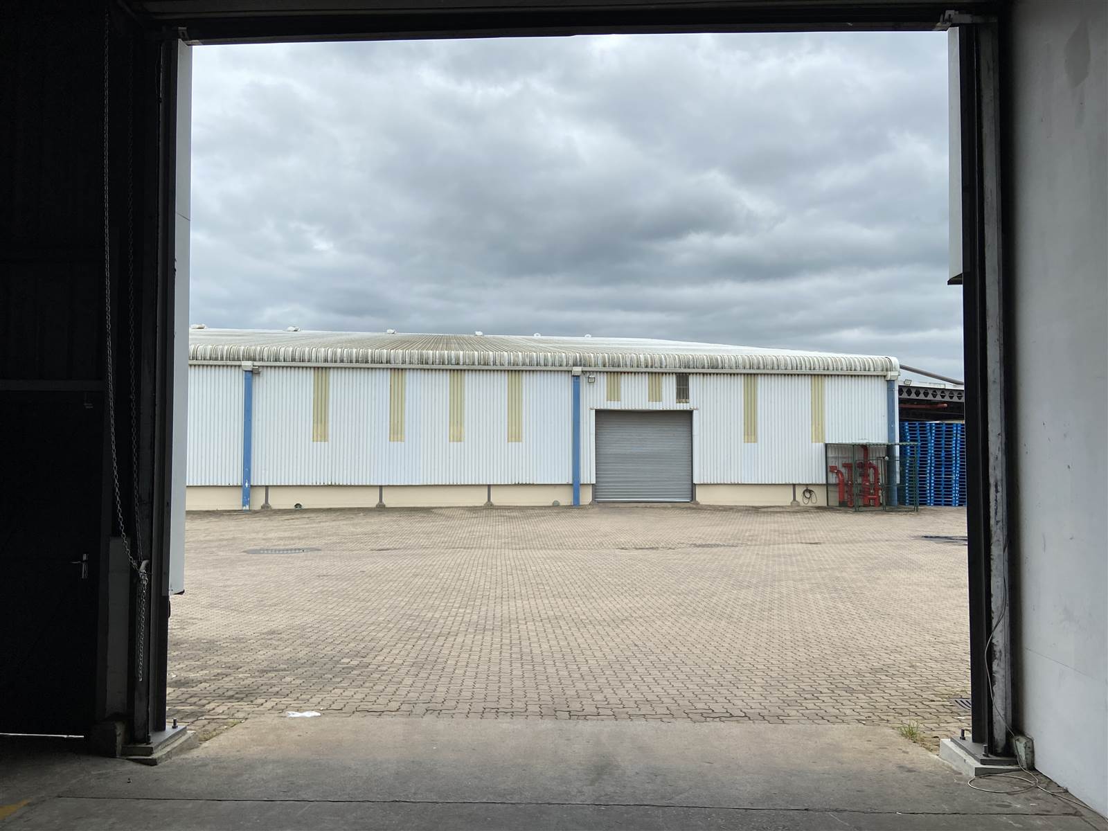 950  m² Industrial space in Shakas Head photo number 1