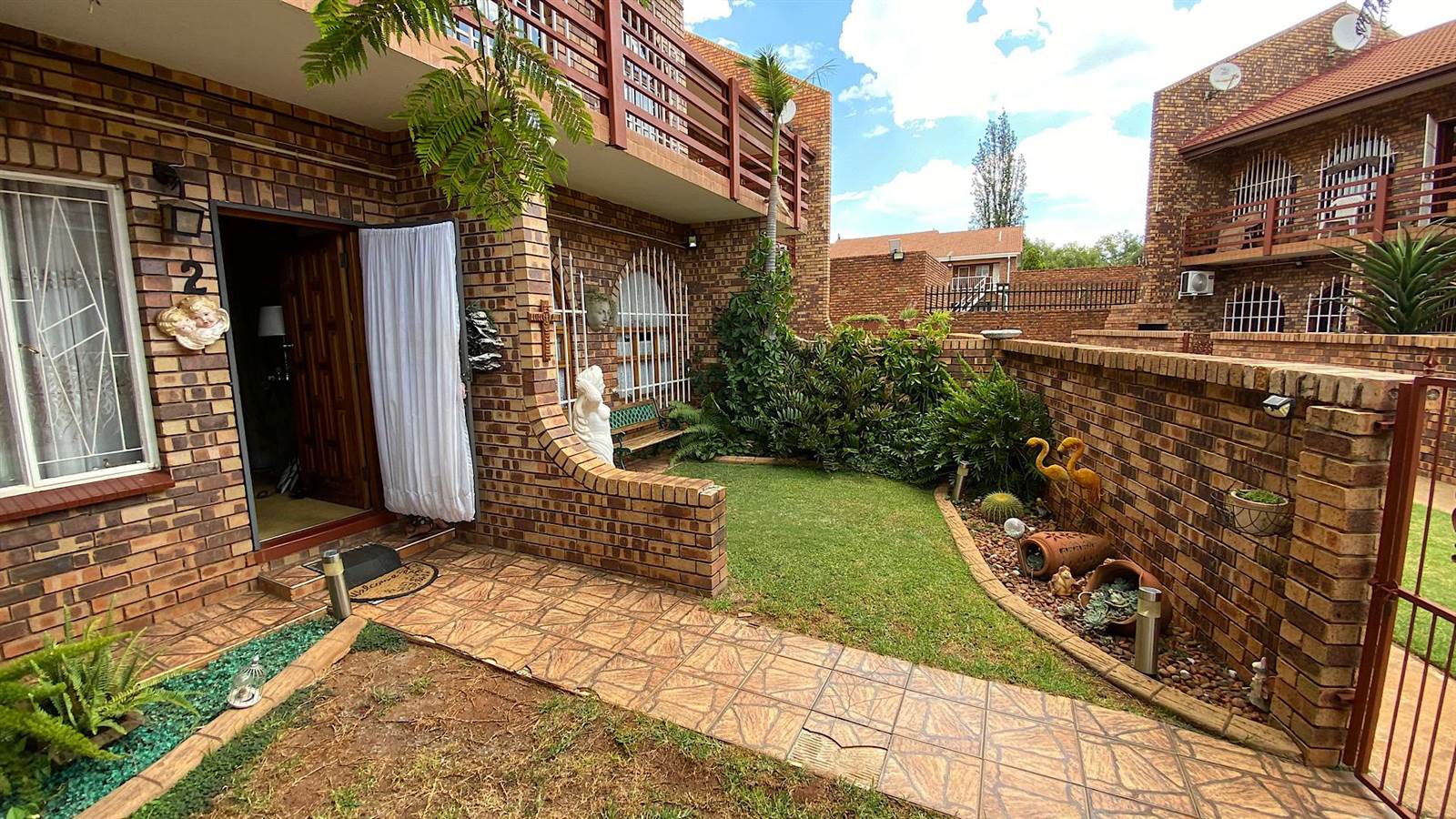 2 Bed Flat in Carletonville photo number 17