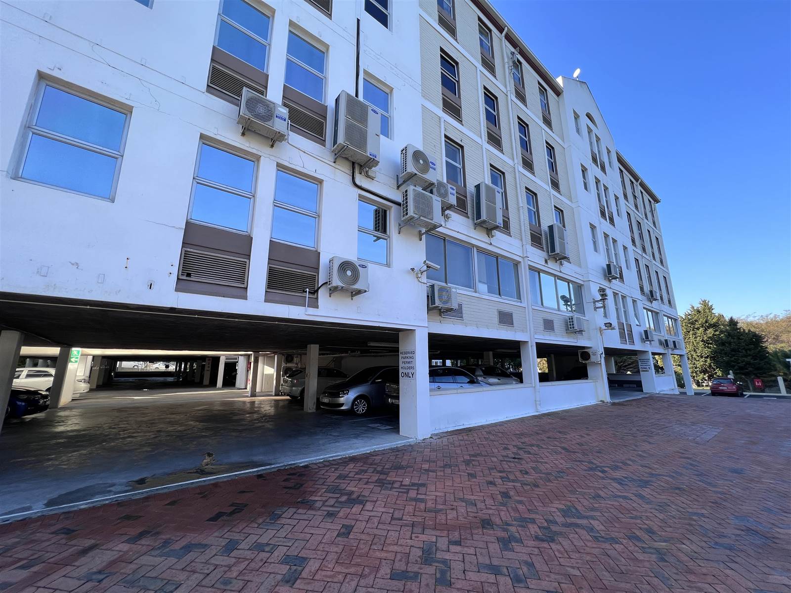 133  m² Commercial space in Wynberg photo number 9