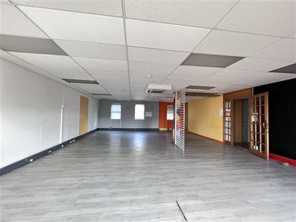 133  m² Commercial space in Wynberg
