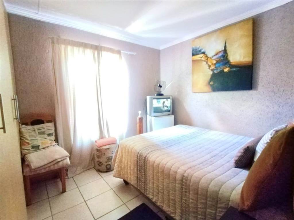 3 Bed House in Atteridgeville photo number 8