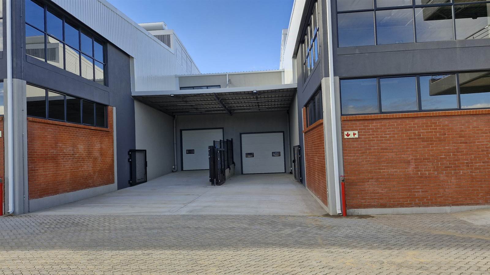 871.4  m² Industrial space in George Central photo number 3