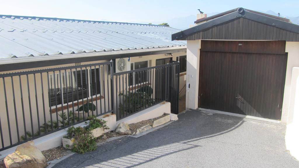 3 Bed House in Gordons Bay Central photo number 17