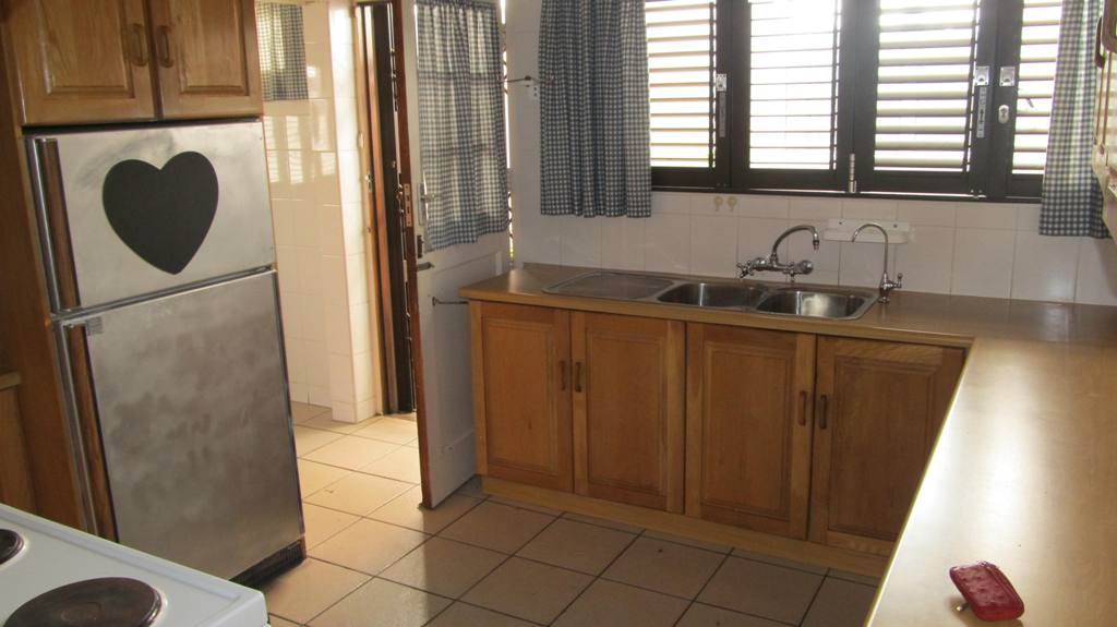 3 Bed House in Gordons Bay Central photo number 2