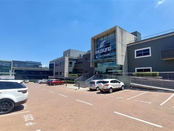 837  m² Commercial space in Fourways