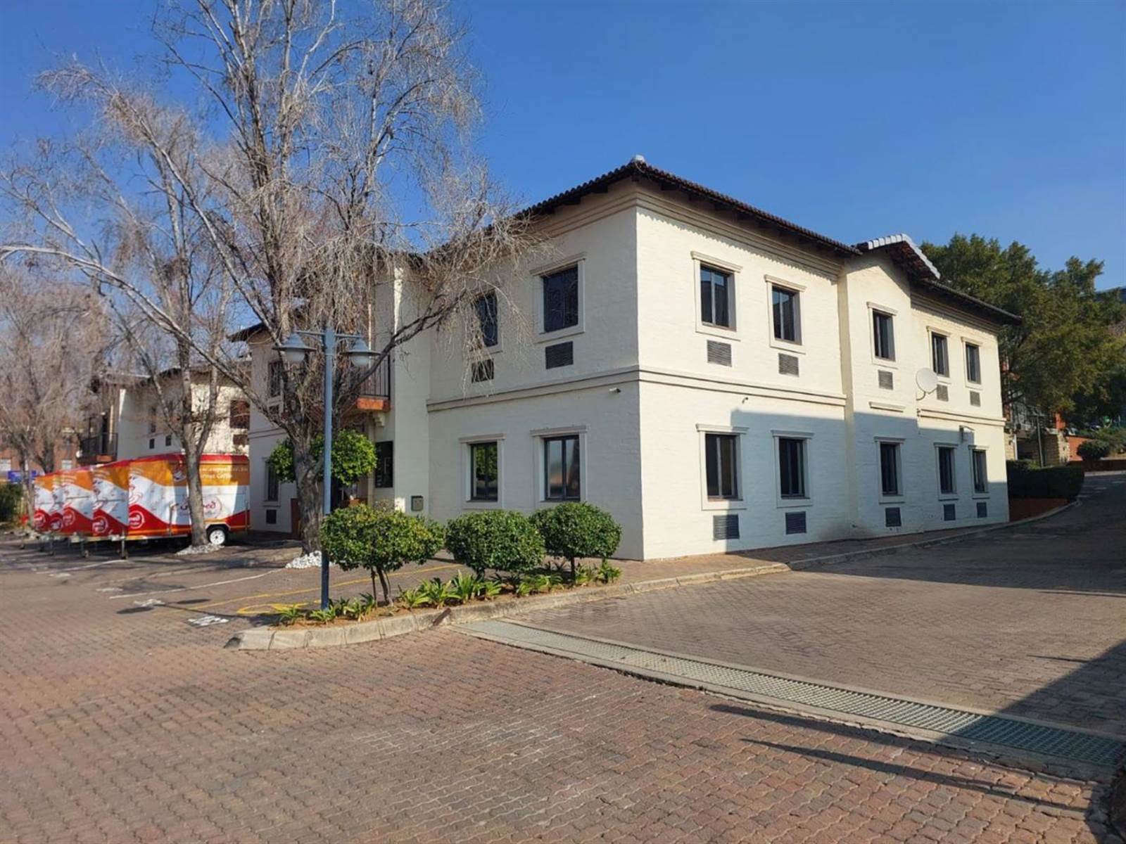 514  m² Commercial space in Bryanston photo number 1