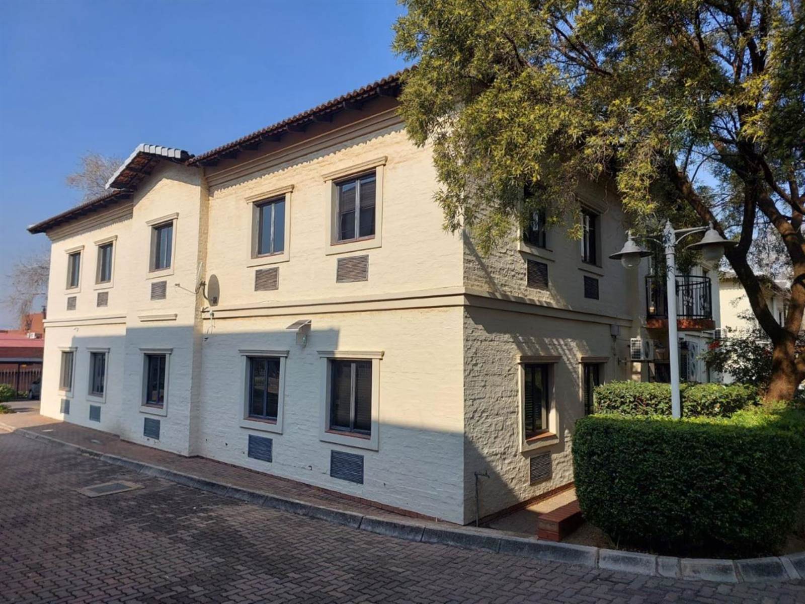 514  m² Commercial space in Bryanston photo number 2