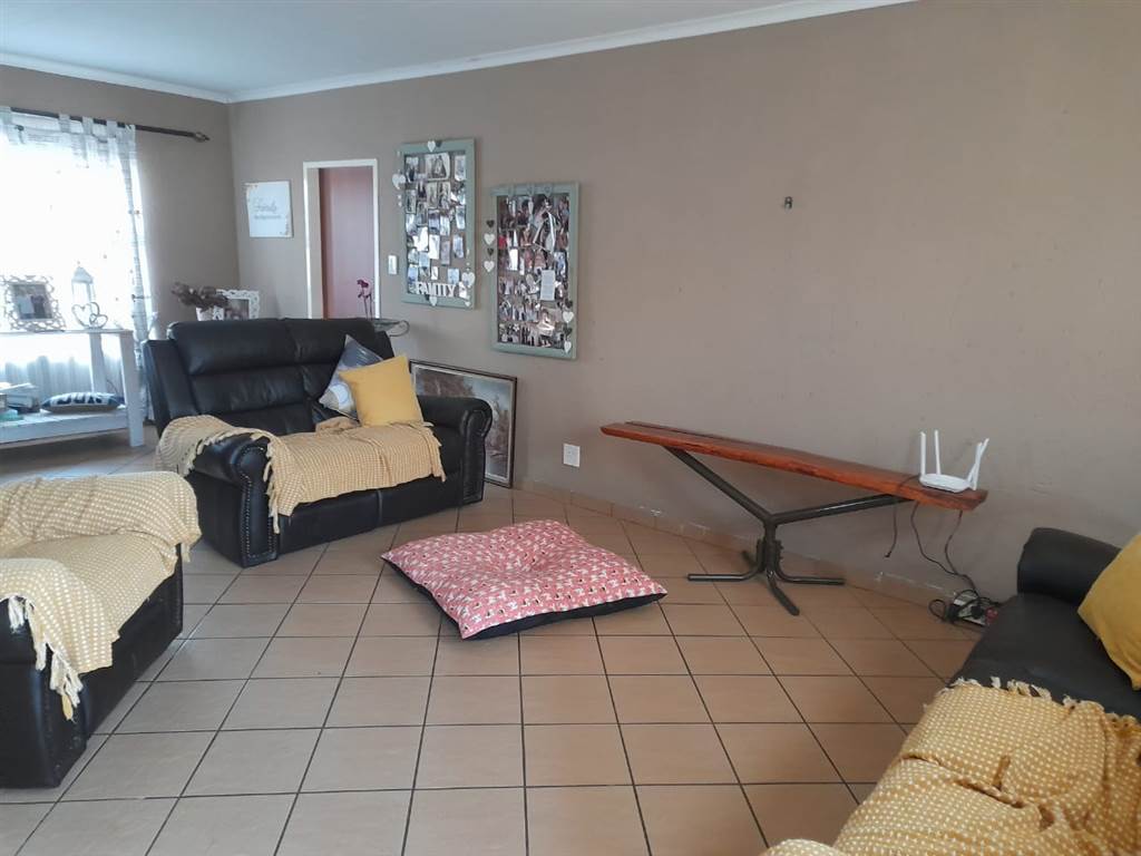 3 Bed Townhouse in Fochville photo number 3