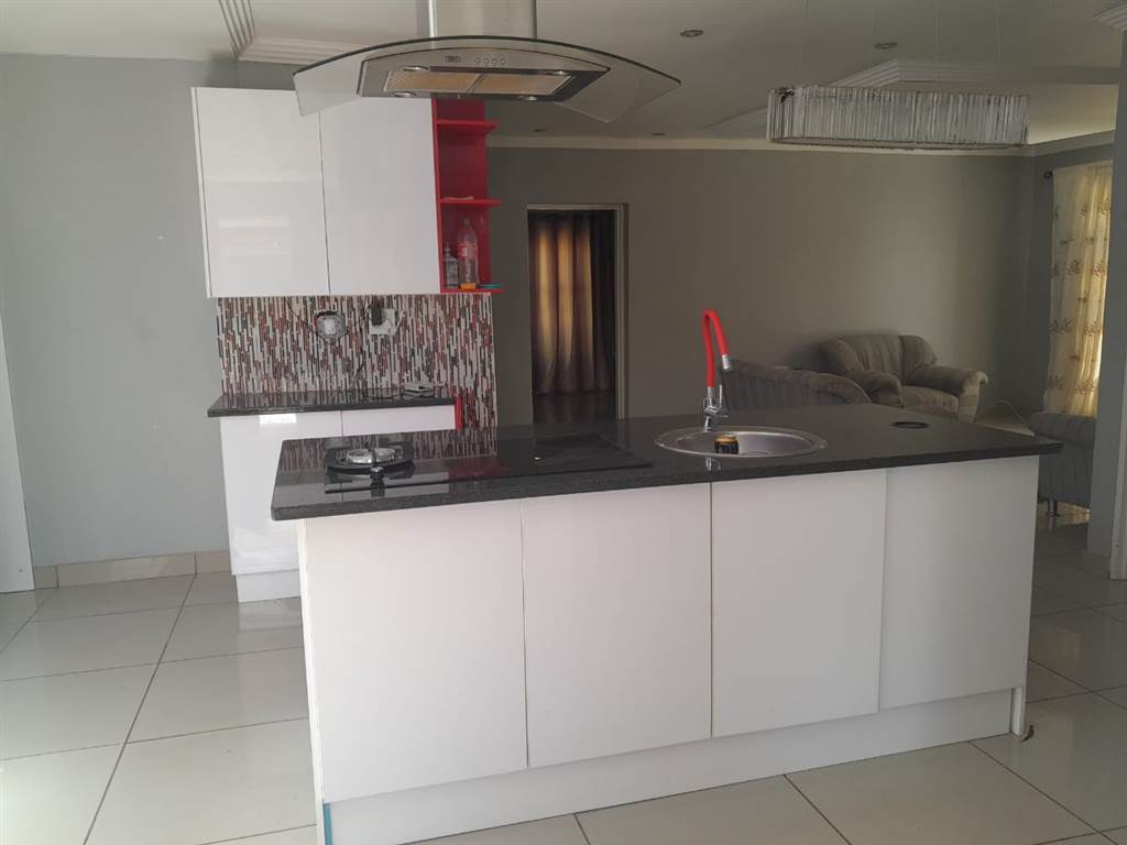 4 Bed House in Mothibistad photo number 8