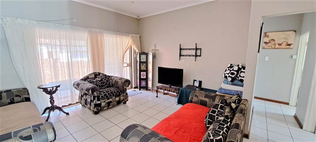 3 Bed House in Nelspruit Central photo number 11