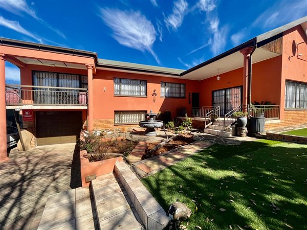 4 Bedroom House 4 Bedroom House