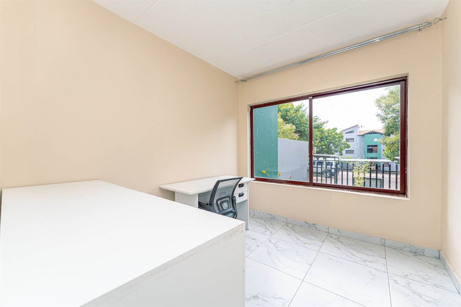 2 Bed Apartment in Honeydew photo number 10
