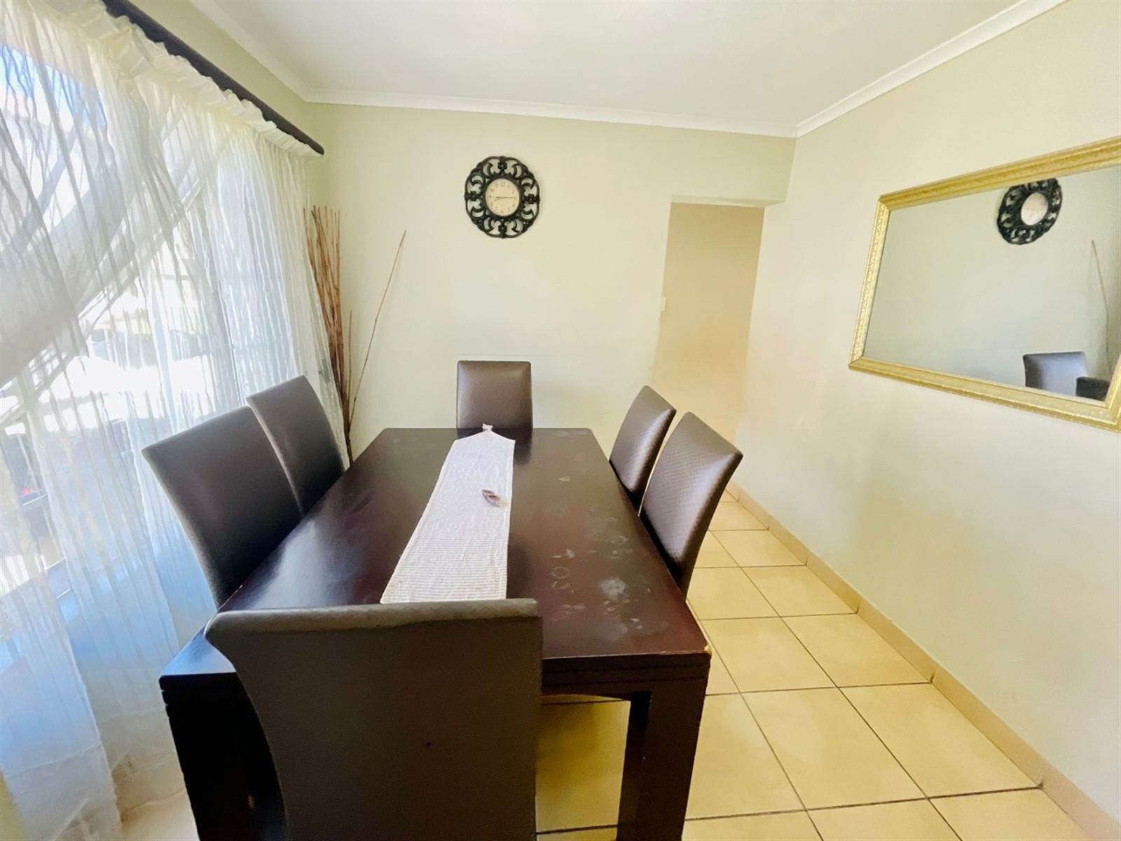 2 Bed Apartment in Meredale photo number 8