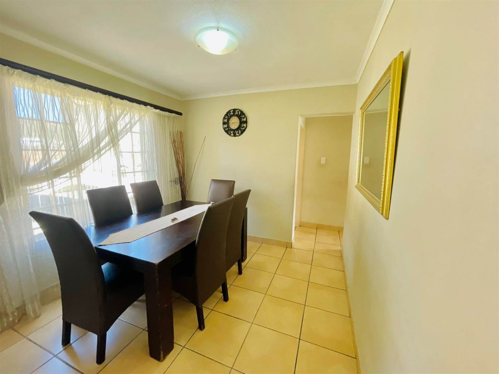 2 Bed Apartment in Meredale photo number 9
