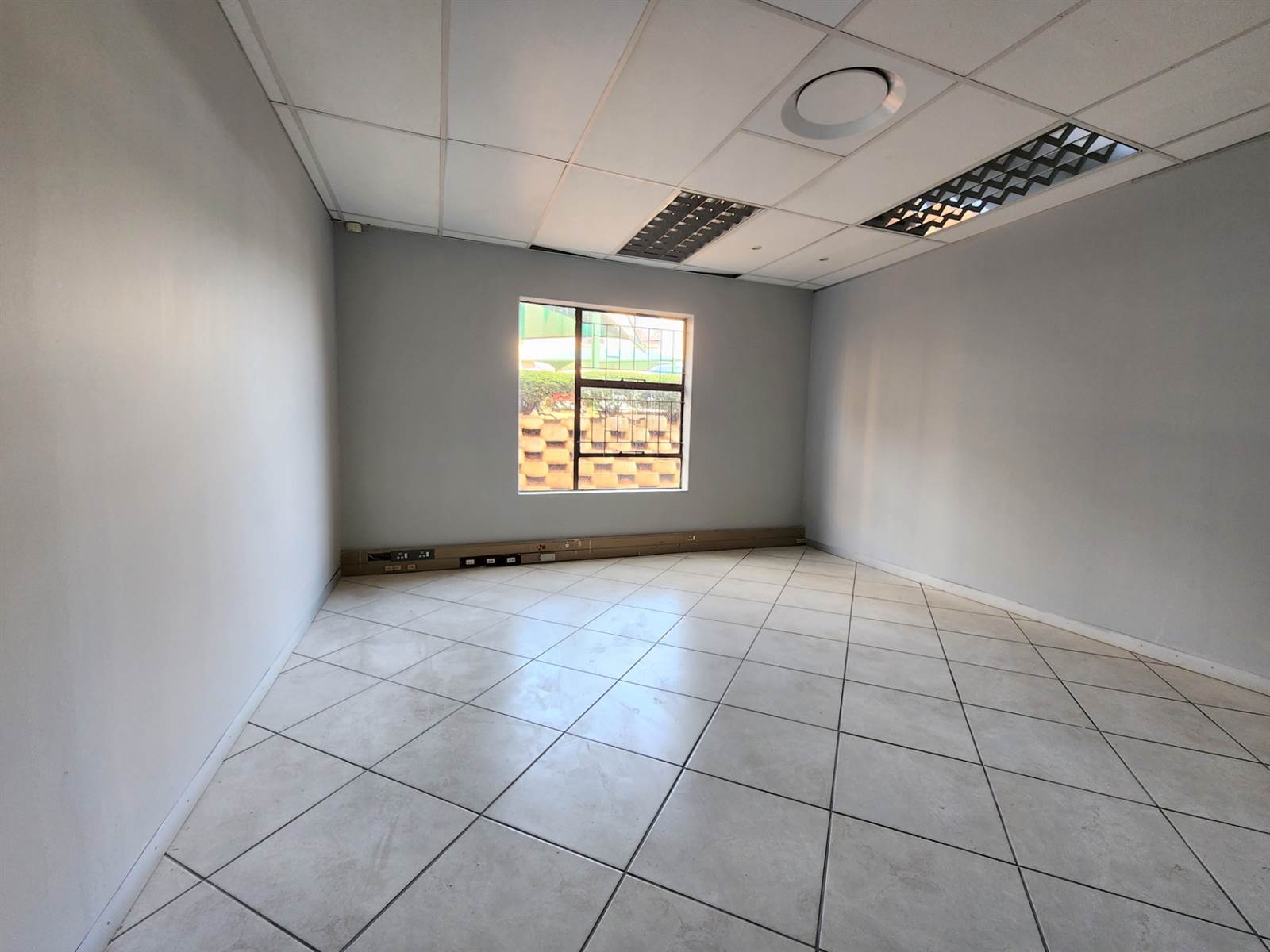 130  m² Office Space in Ruimsig photo number 15