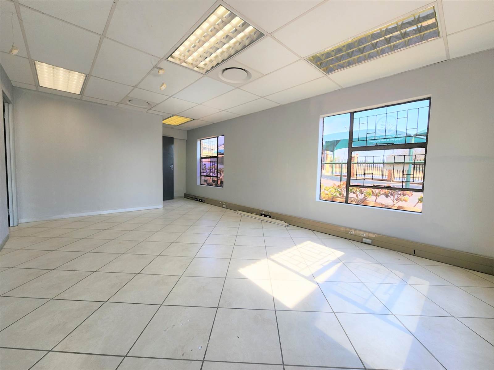 130  m² Office Space in Ruimsig photo number 11