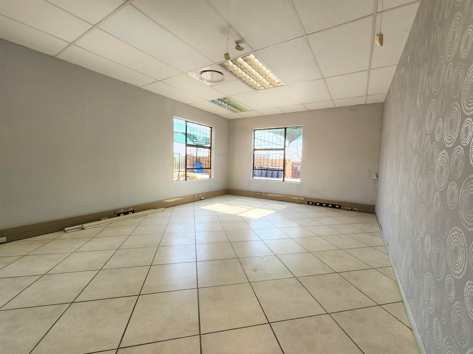 130  m² Office Space in Ruimsig photo number 9