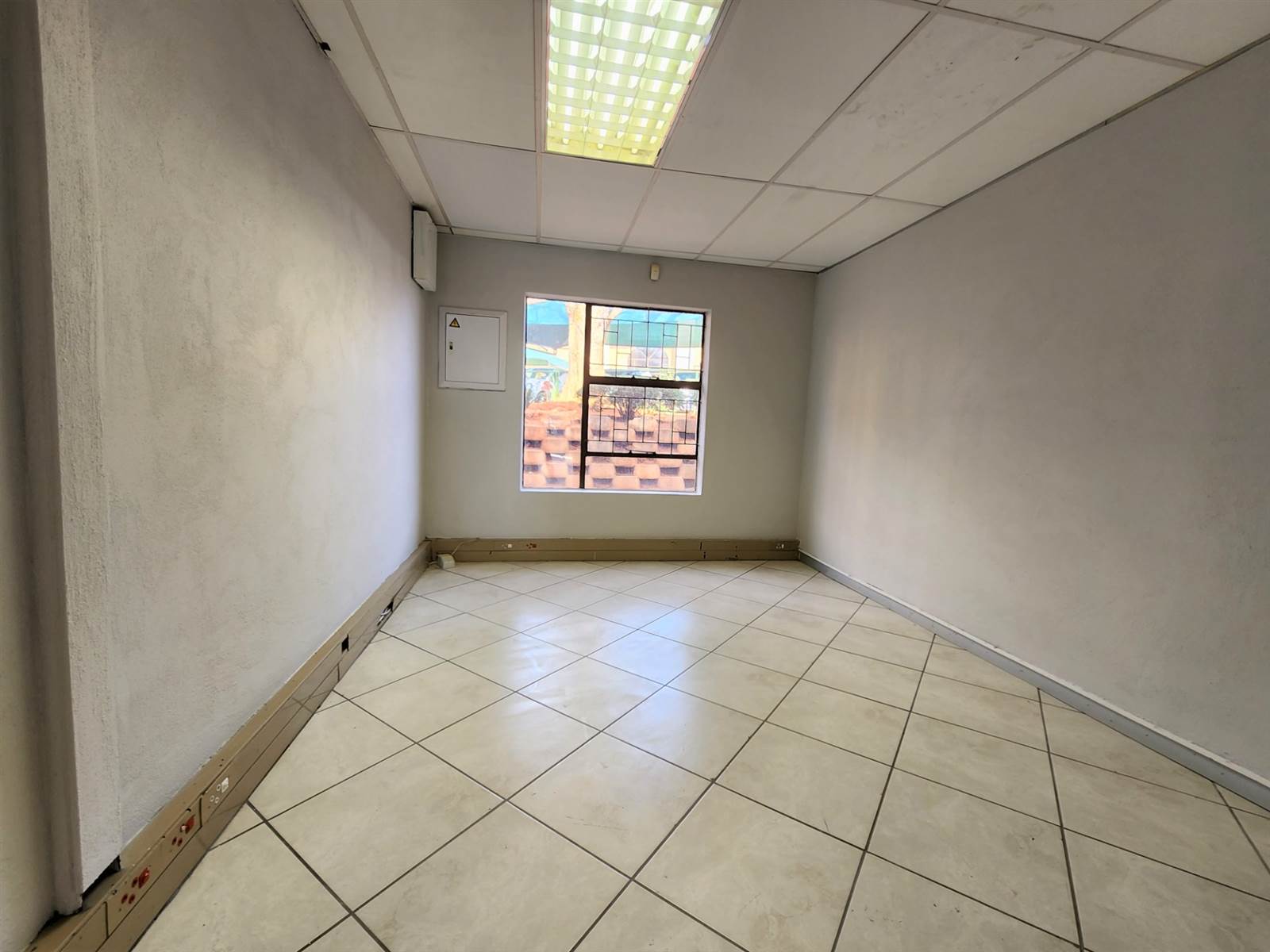 130  m² Office Space in Ruimsig photo number 16