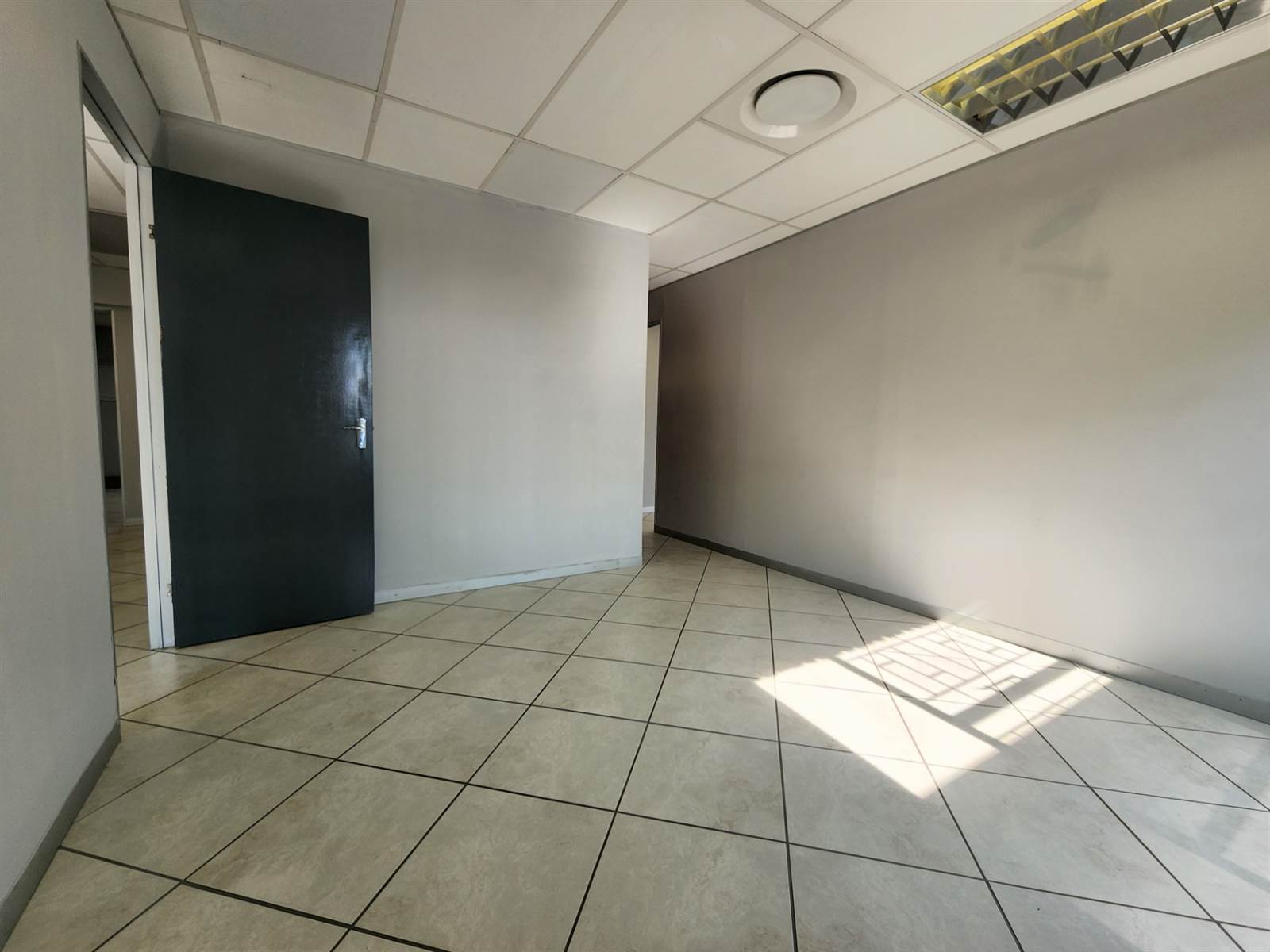 130  m² Office Space in Ruimsig photo number 7