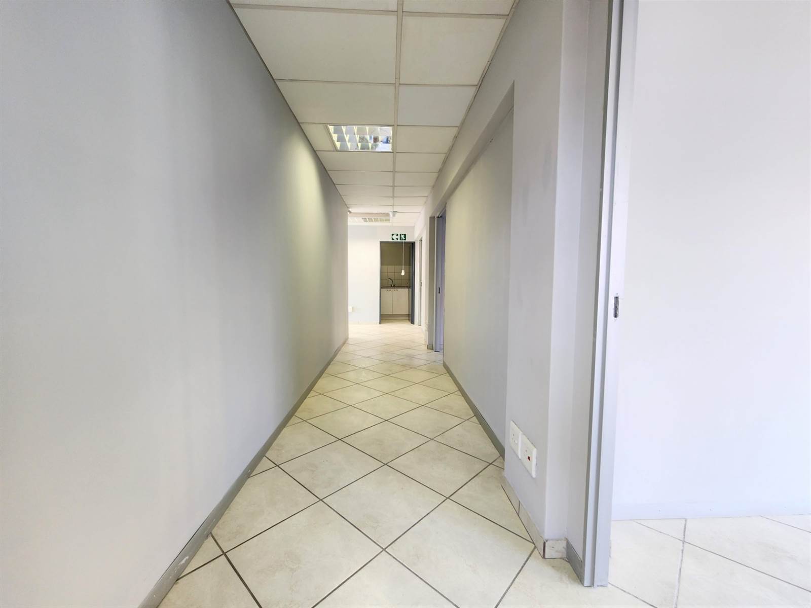 130  m² Office Space in Ruimsig photo number 13