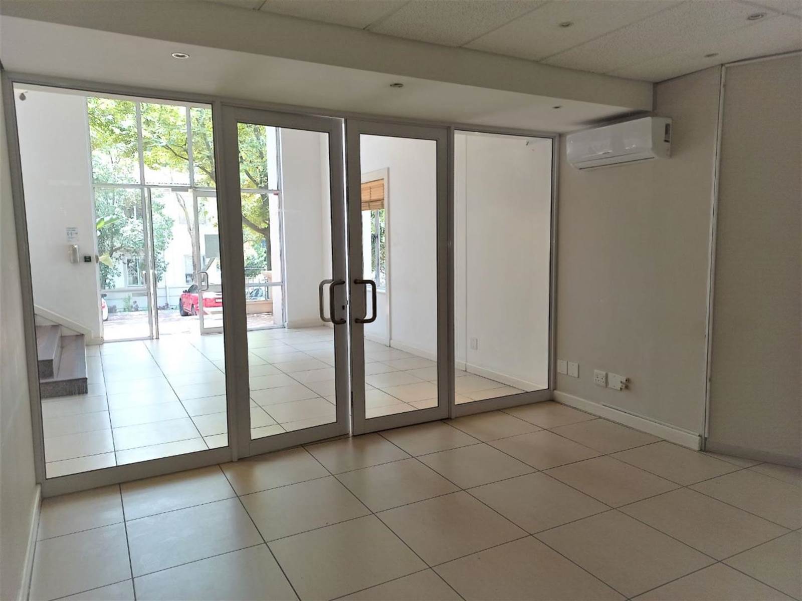 260  m² Commercial space in Sandown photo number 3