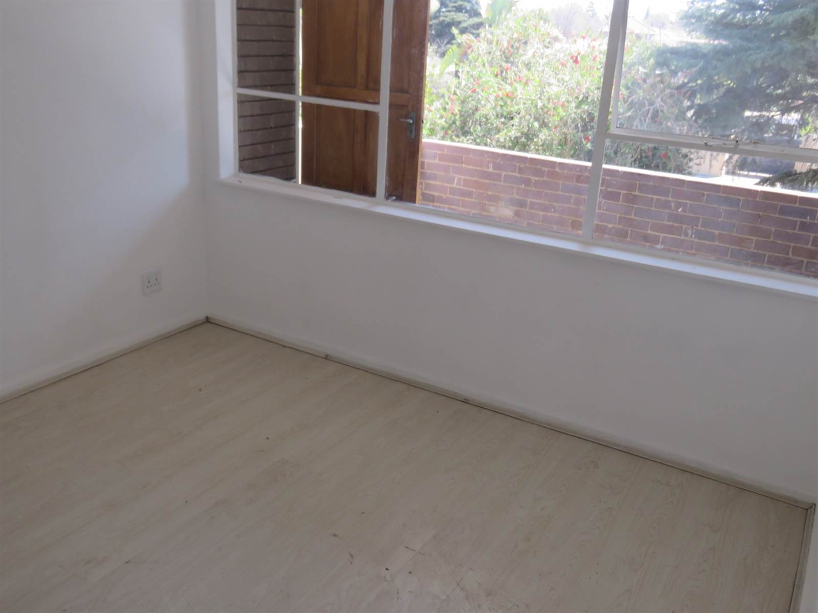 2 Bed Apartment in Eastleigh photo number 5