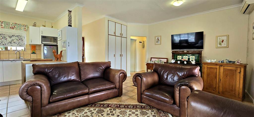 2 Bed House in Swellendam photo number 12